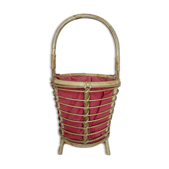 Rattan worker