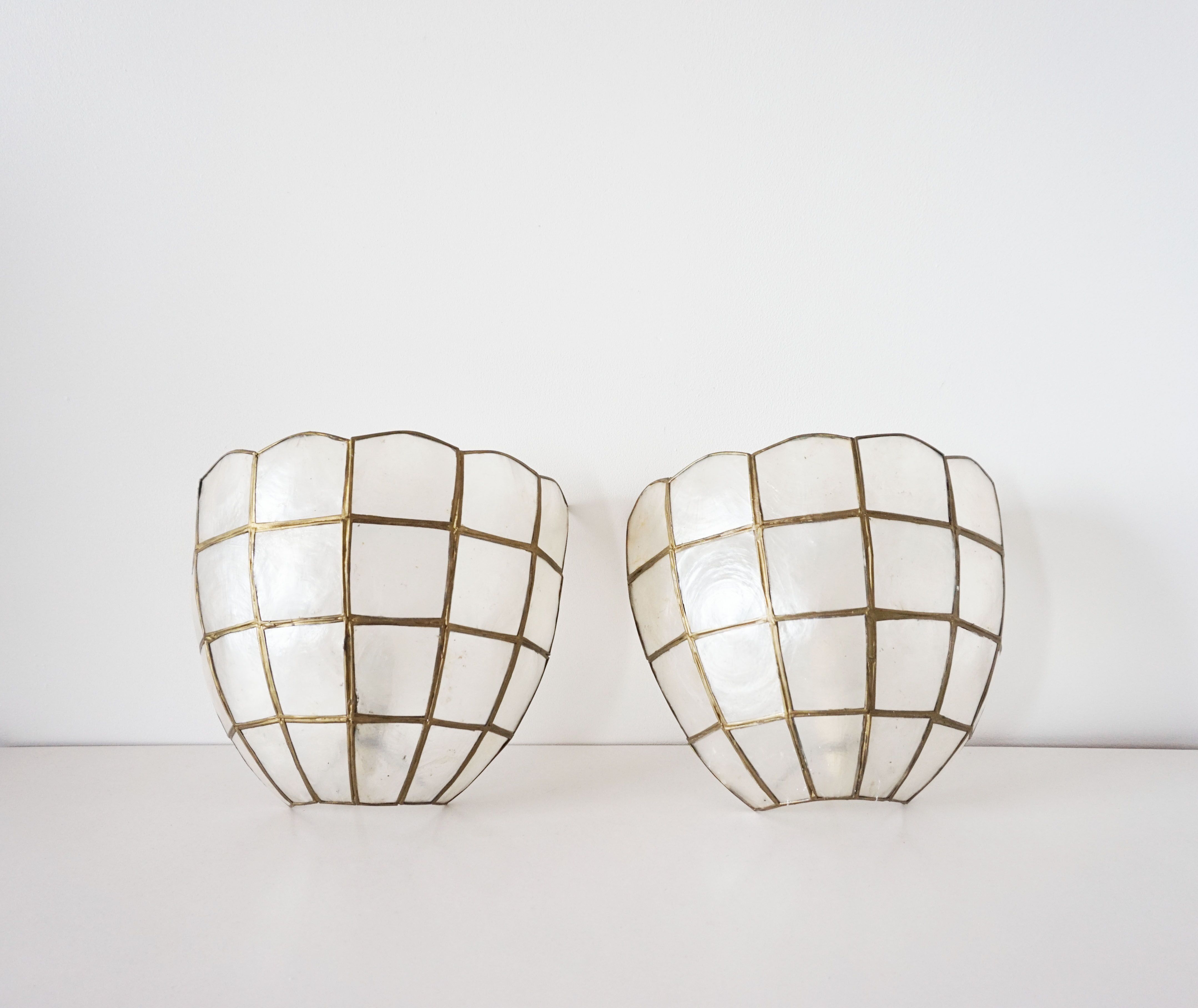 Pair of wall lamps in vintage mother-of-pearl shell shape