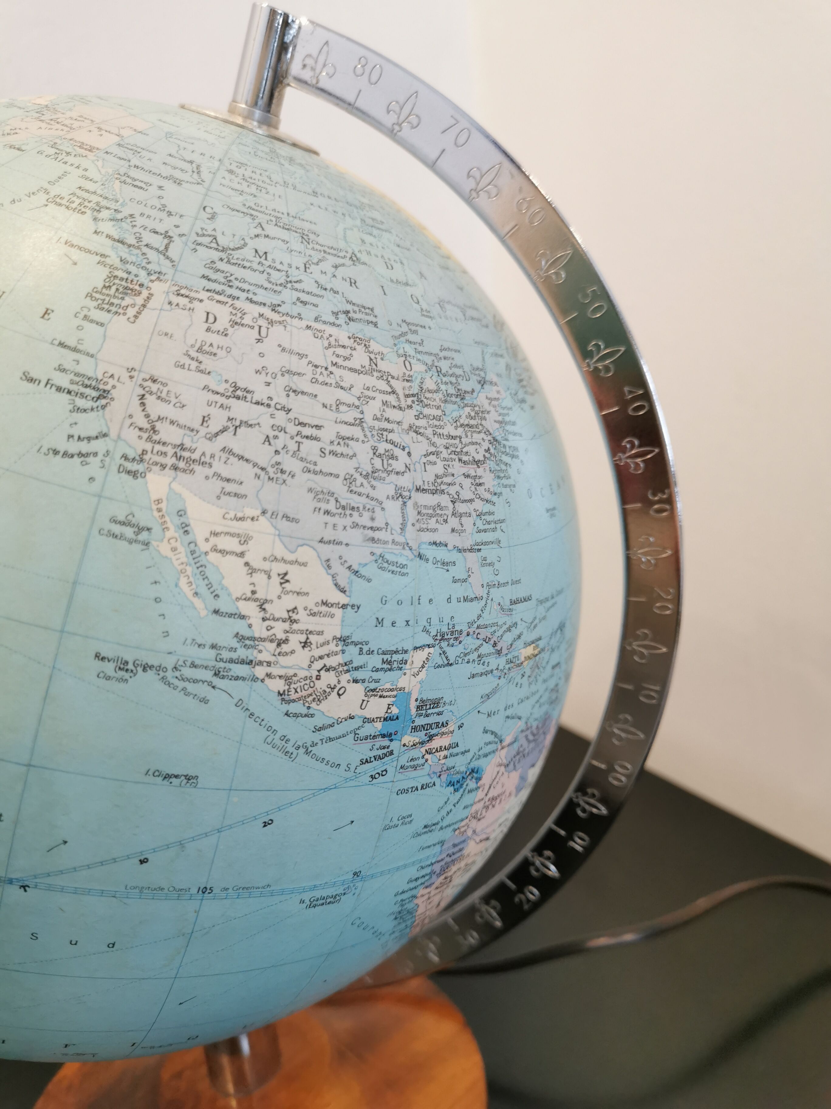Vintage Globe of French brand Taride