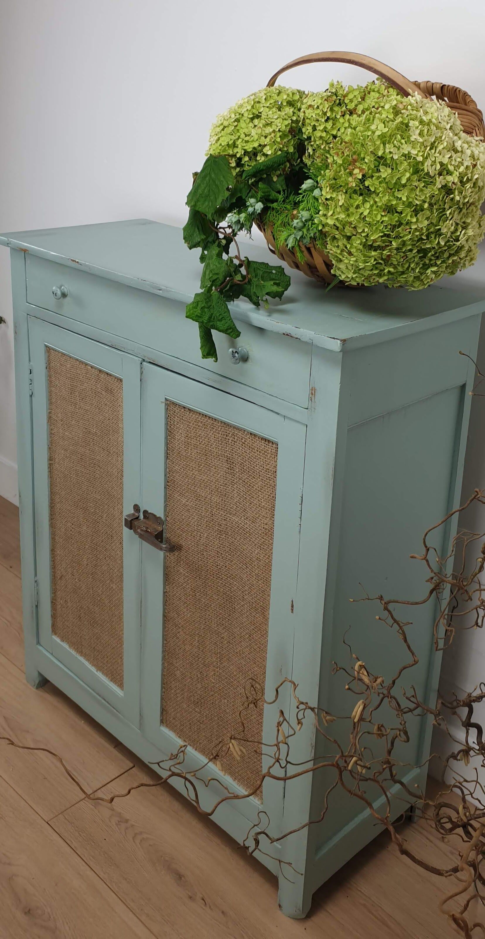 Blue parisian buffet