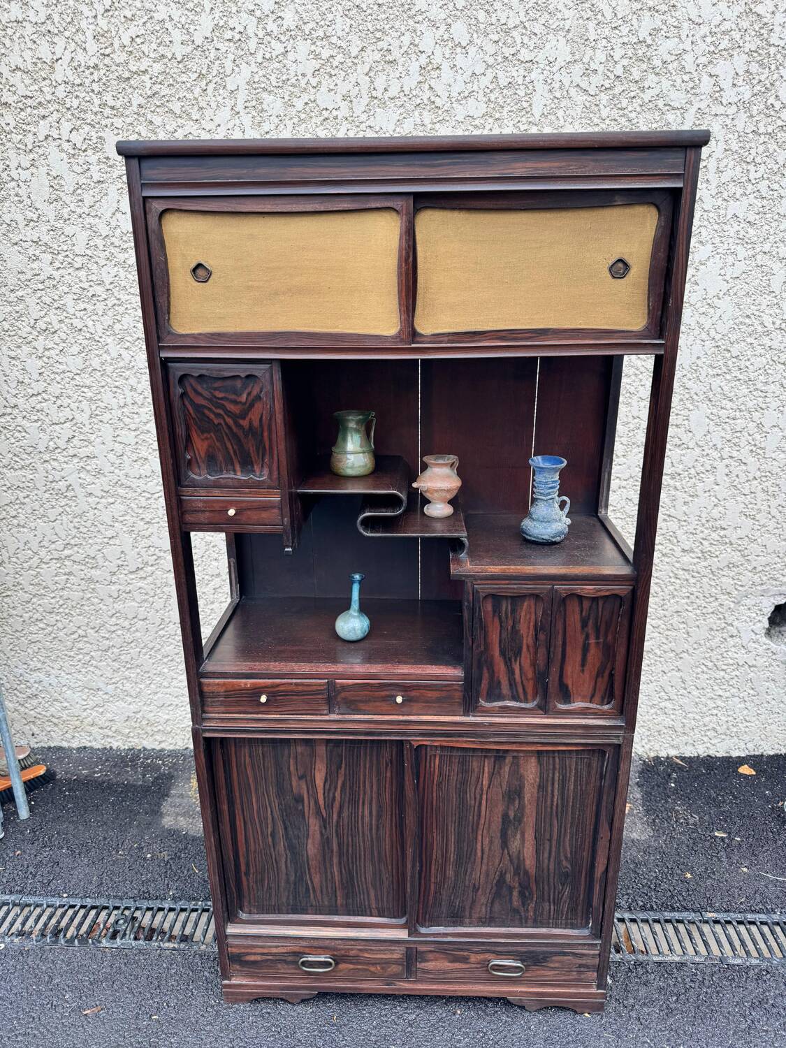 Elégant cabinet en deux corps typique style japonais, vers les années