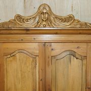 Armoire vintage sculptée main style Art Nouveau