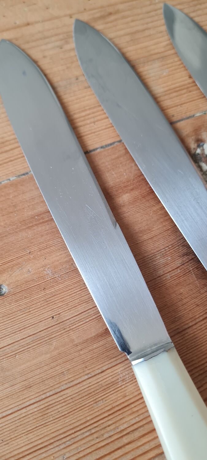 Set of 12 Bakelite knives