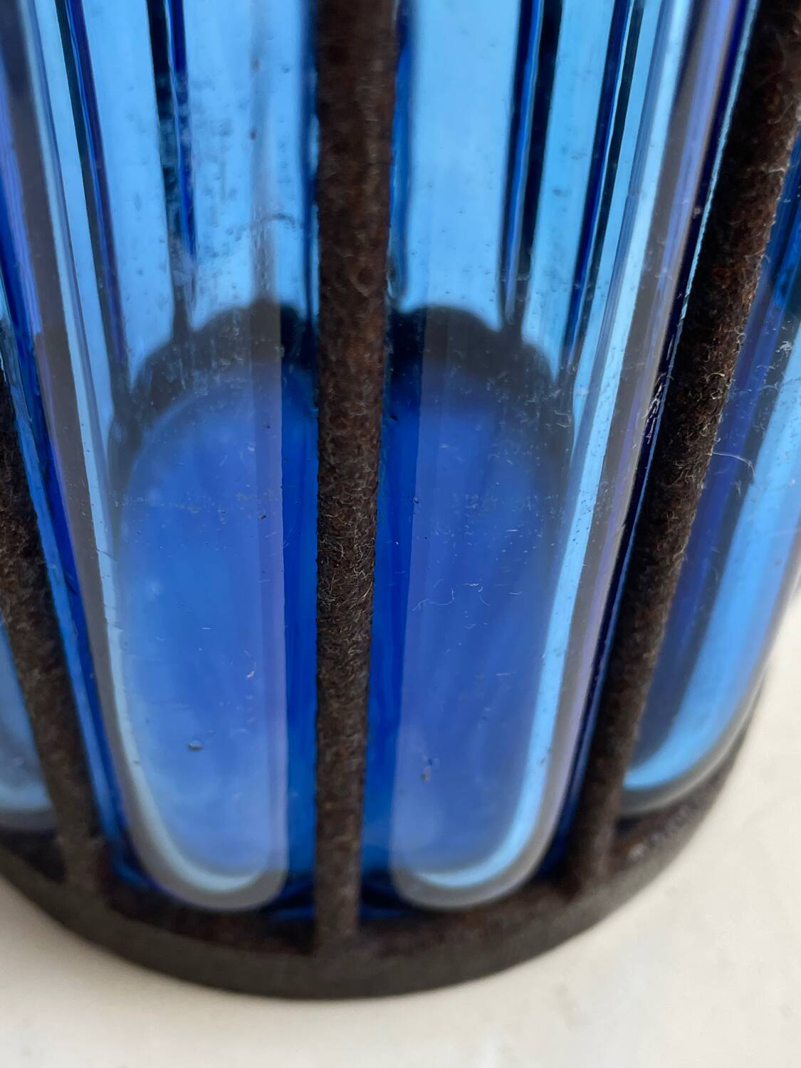 Vase en verre soufflé enchâssé