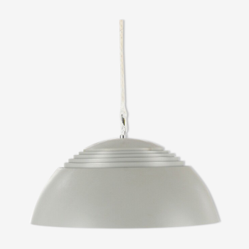Hanging Arne Jacobsen Grey