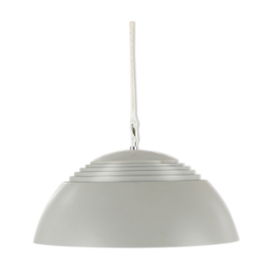 Suspension Arne Jacobsen grise
