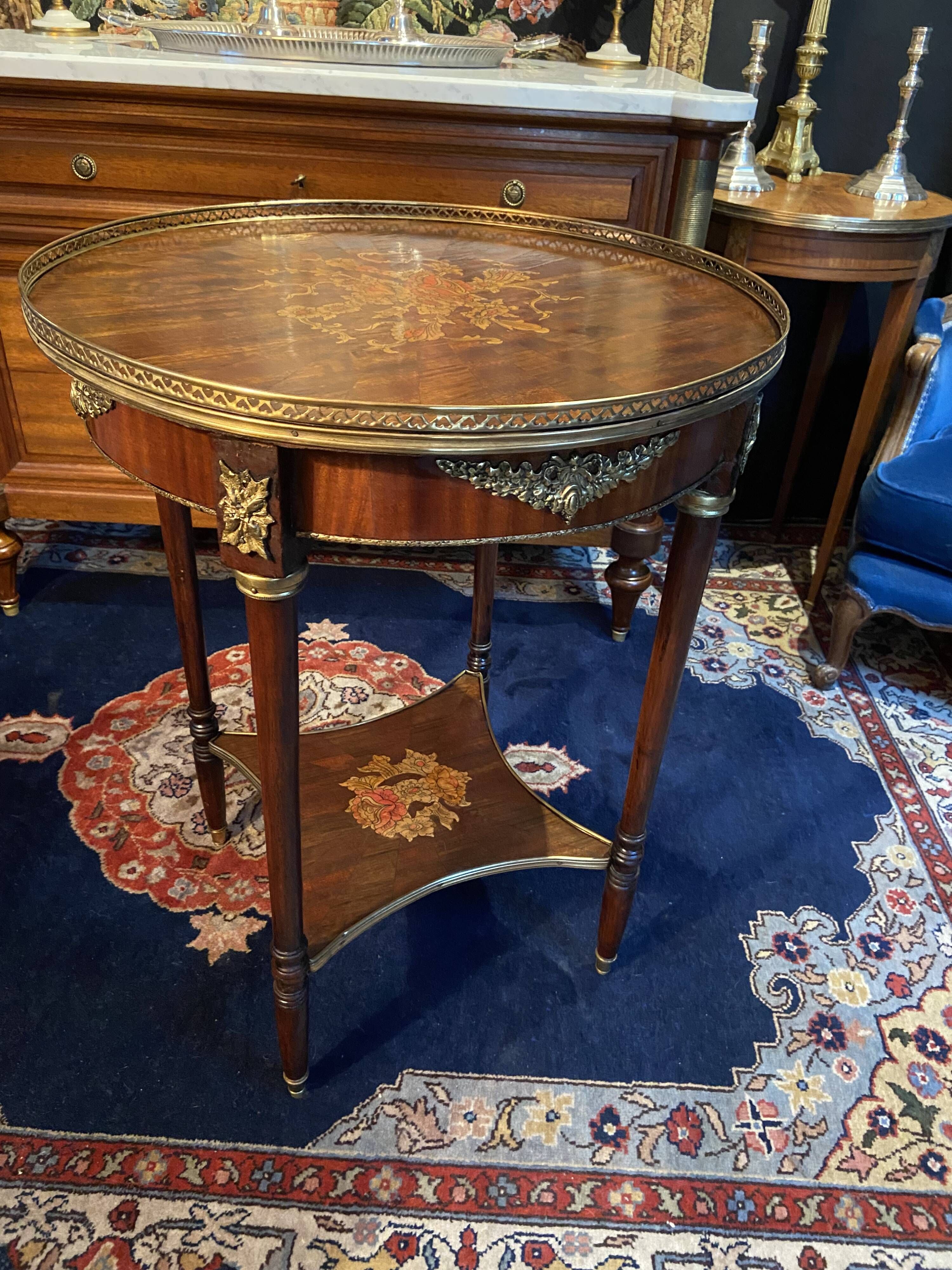 Bouillotte table pedestal table with marquetry decoration and bronze ornaments in the Louis style