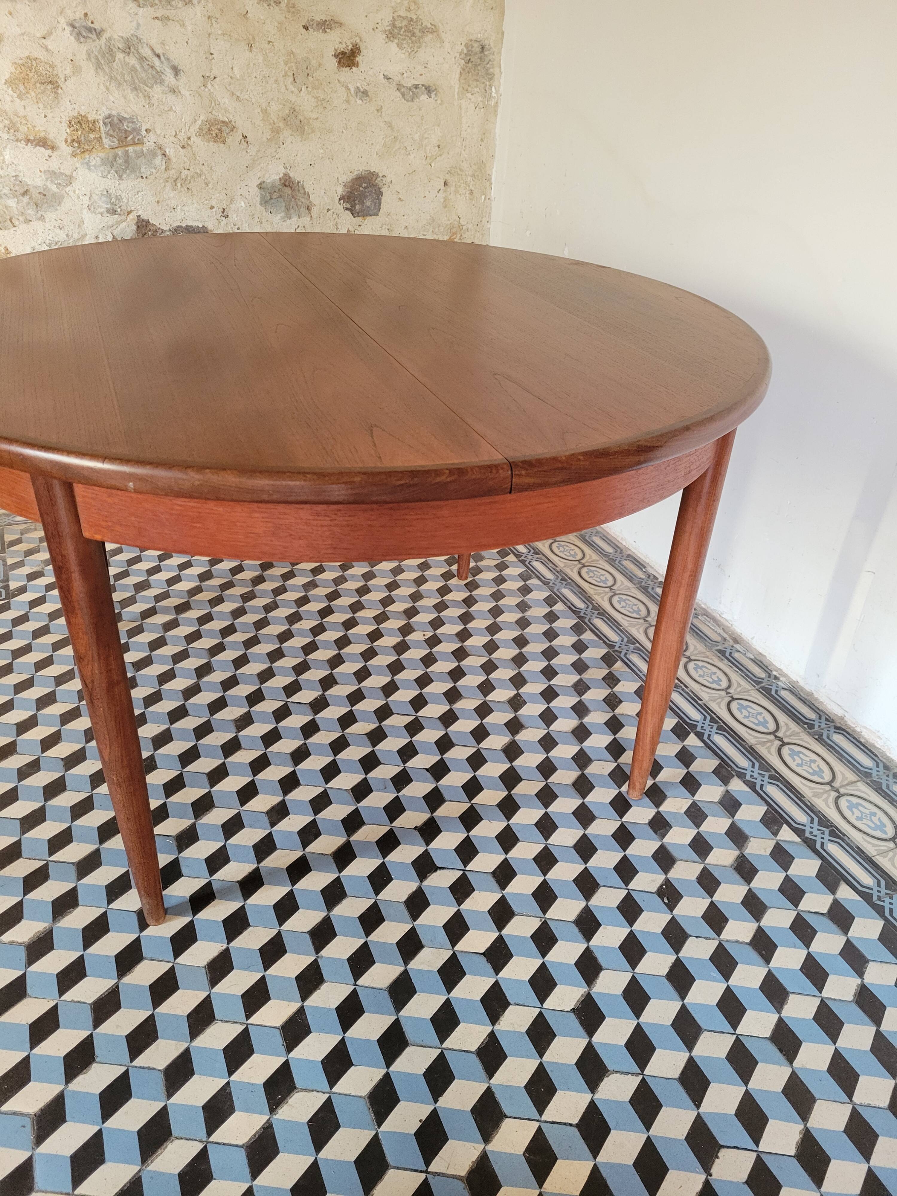 Extendable teak table by Victor Wilkins, G-Plan