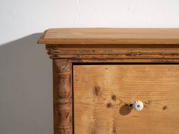 Commode ancienne en bois massif (vers 1920)