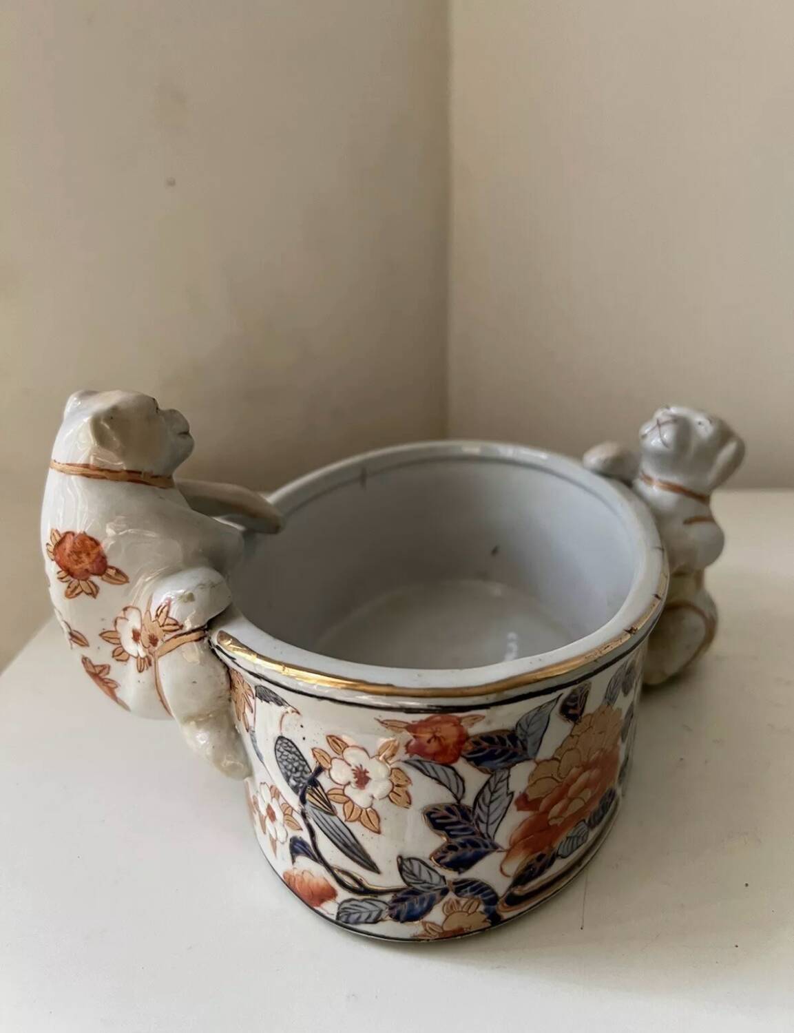 Antique Imari planter with zoomorphic dog decoration, 19th century