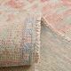 Tapis vintage rouge pâle et beige