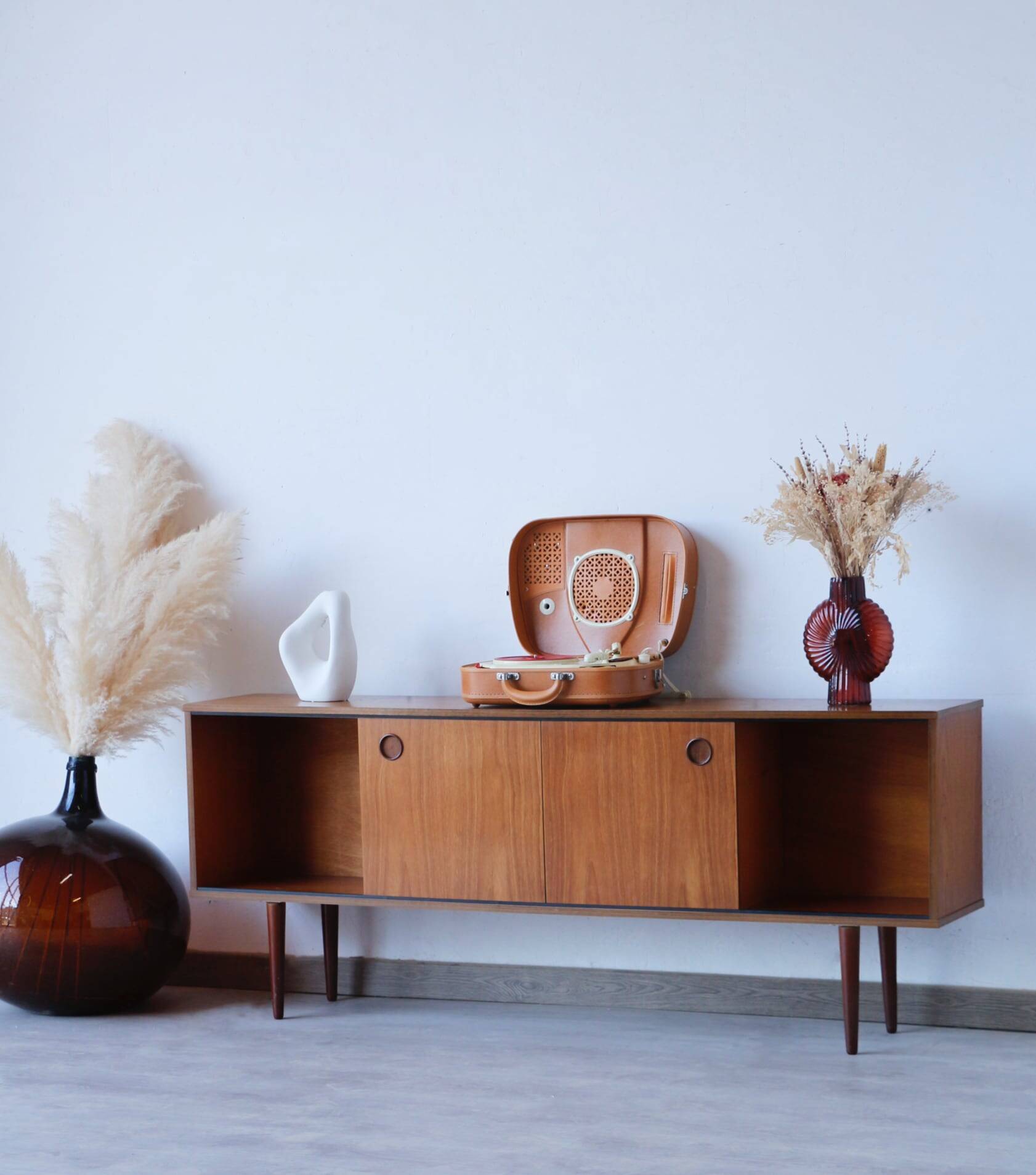 Minimalist teak sideboard – 1960s – England