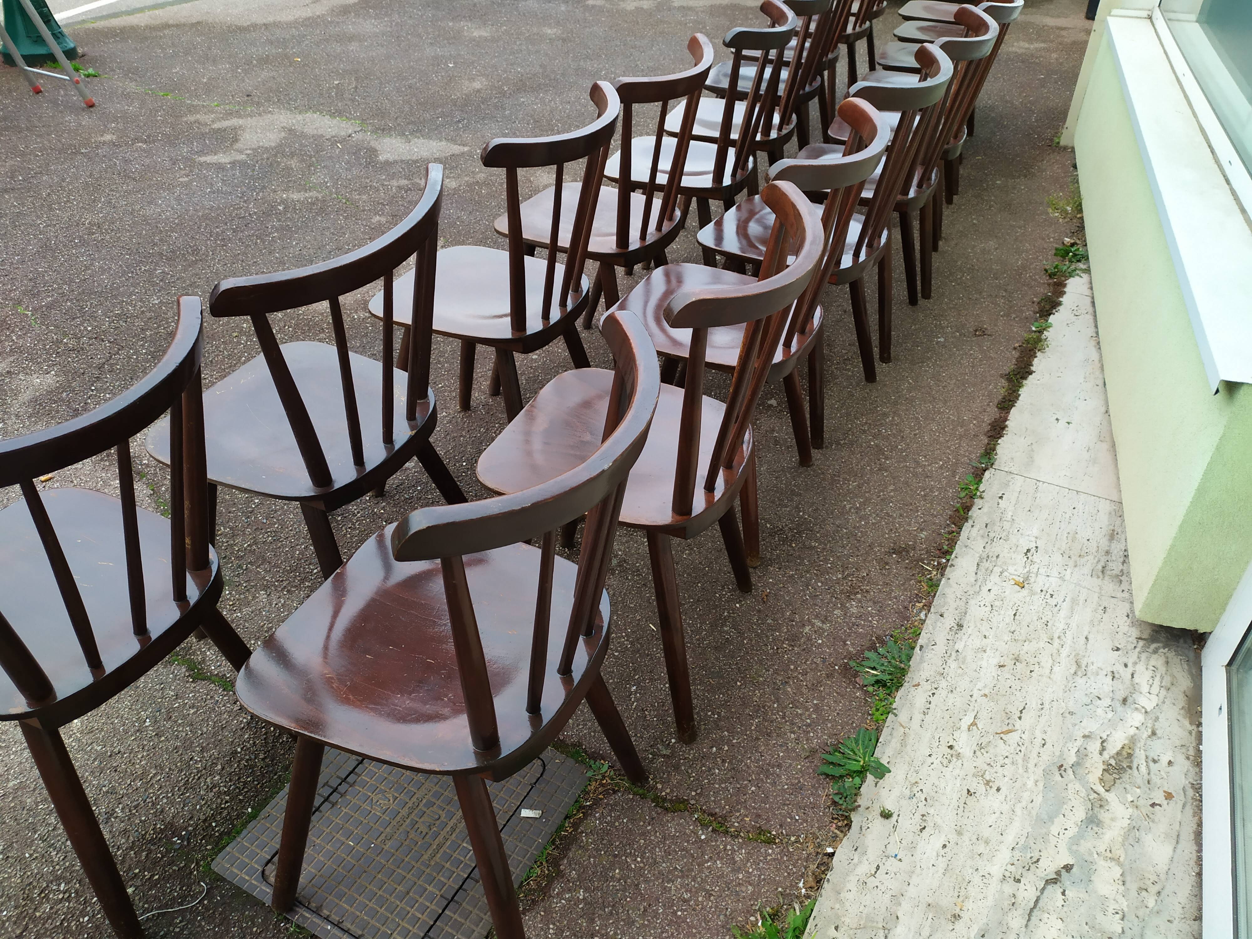 Lot de 20 chaises de bistrot bois - vintage