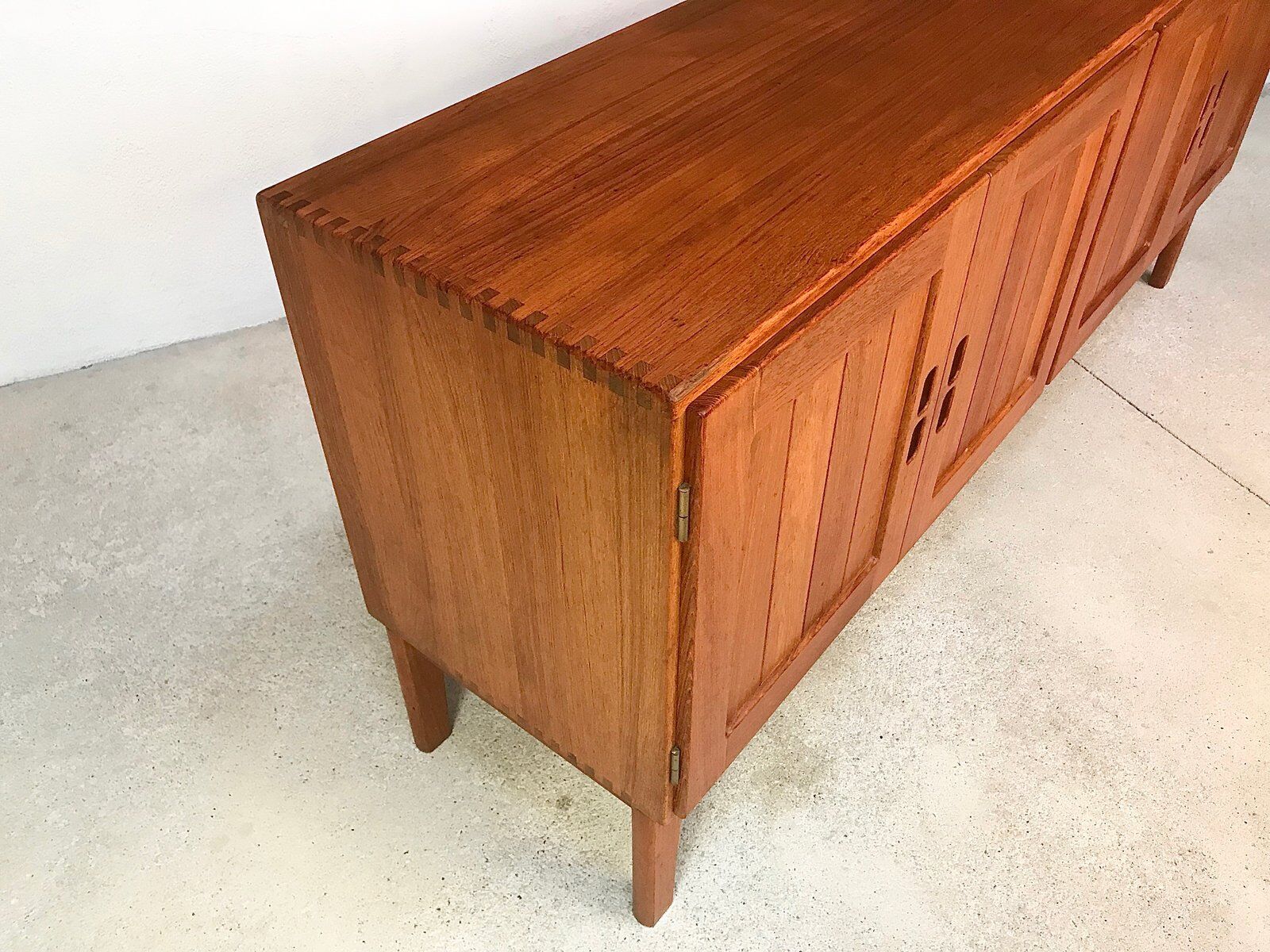 Buffet scandinave en teck massif, Danemark années 1960