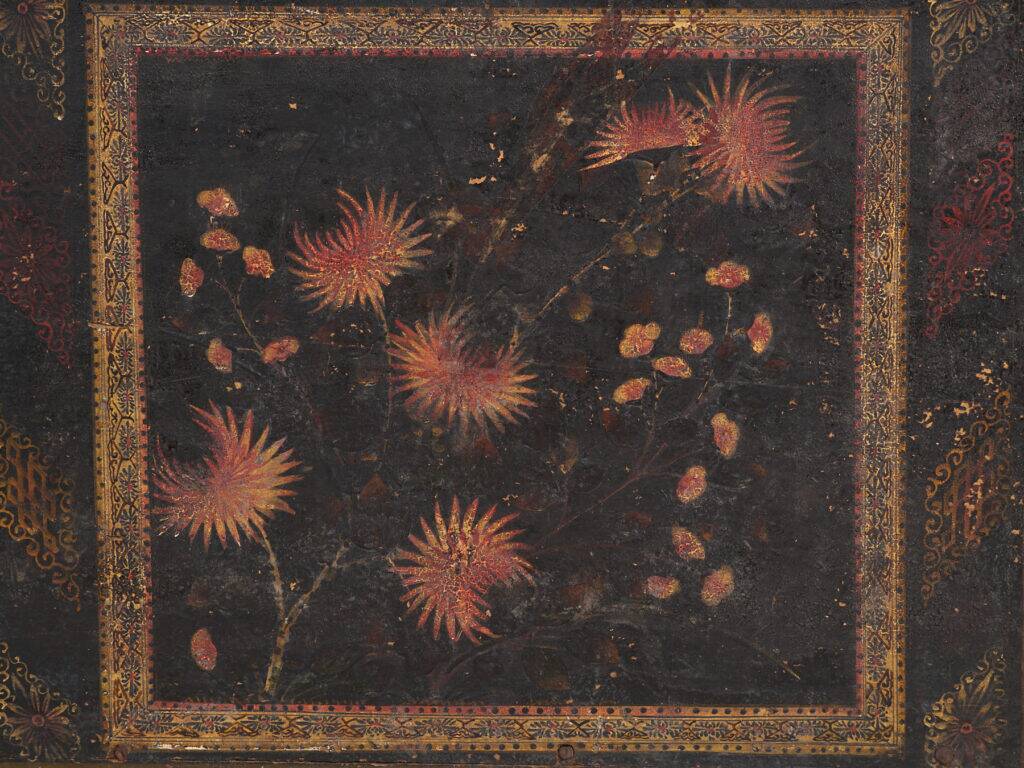 Antique chest painted in pine wood – China, around 1900