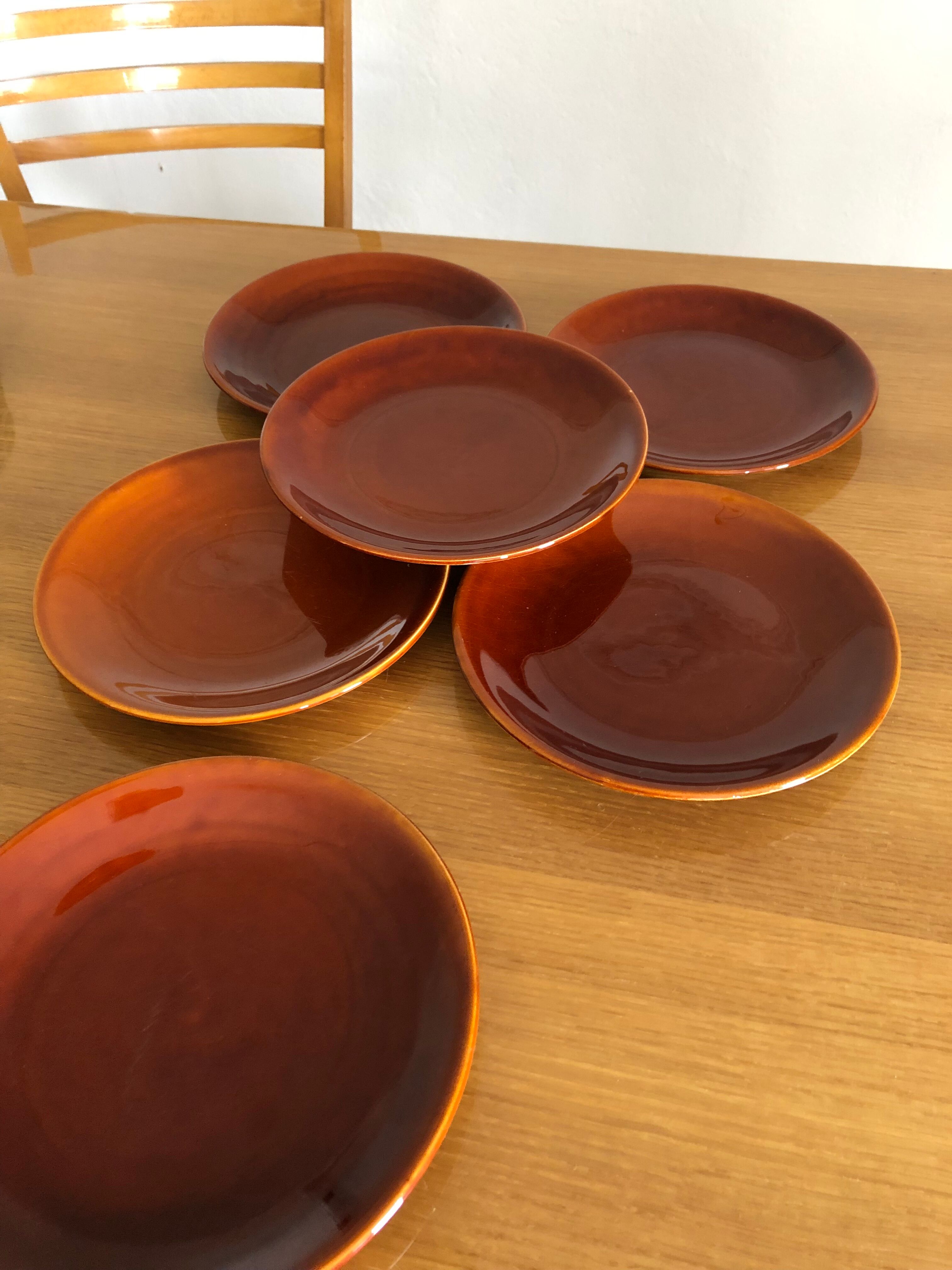 6 assiettes plates faïence