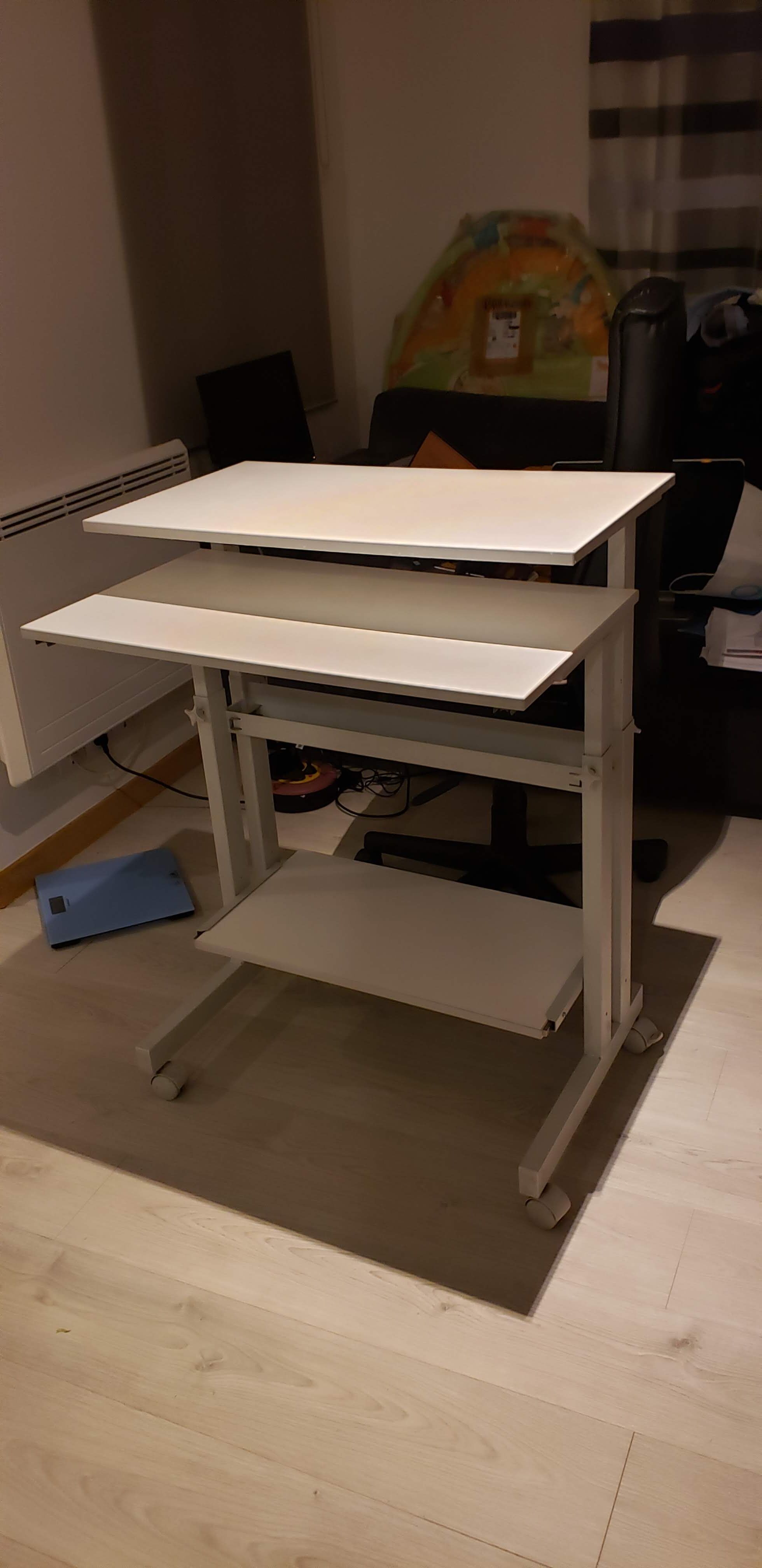 Office like new with wheels, with 3 levels, adjustable in height