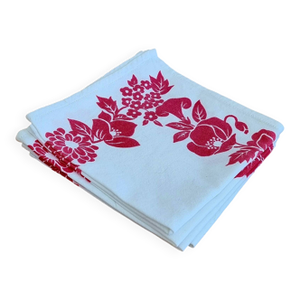 Set of 4 vintage white table napkins with pink flowers.