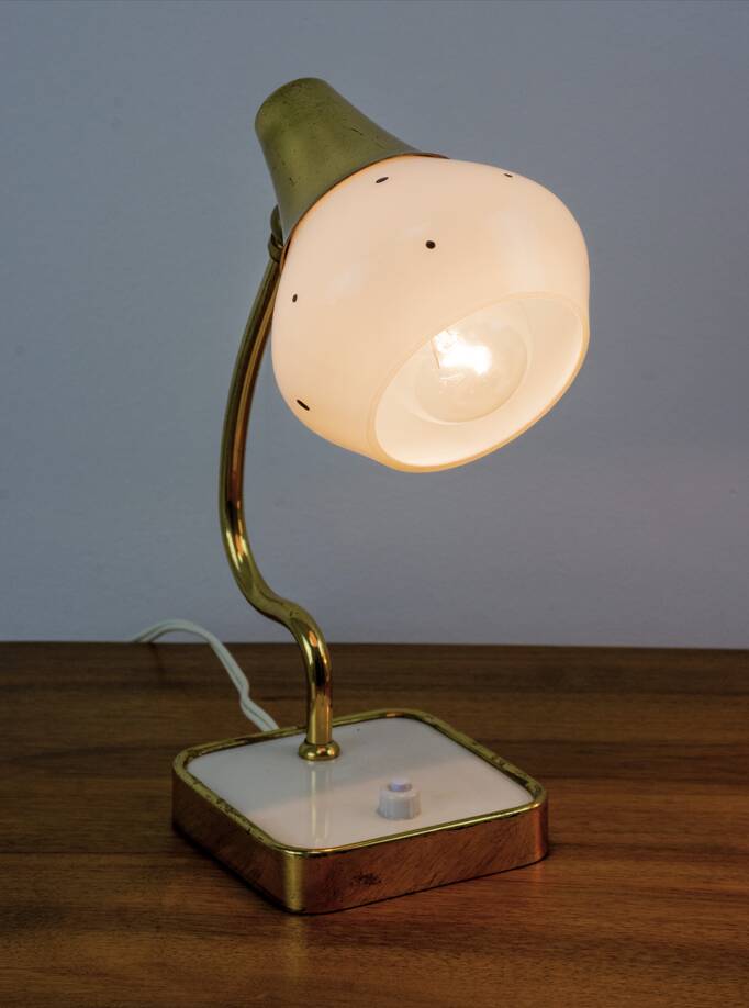 Set of 2 Vintage Mid-Century Table Lamps With Brass Stems And White Shades
