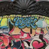 Street art noire chair