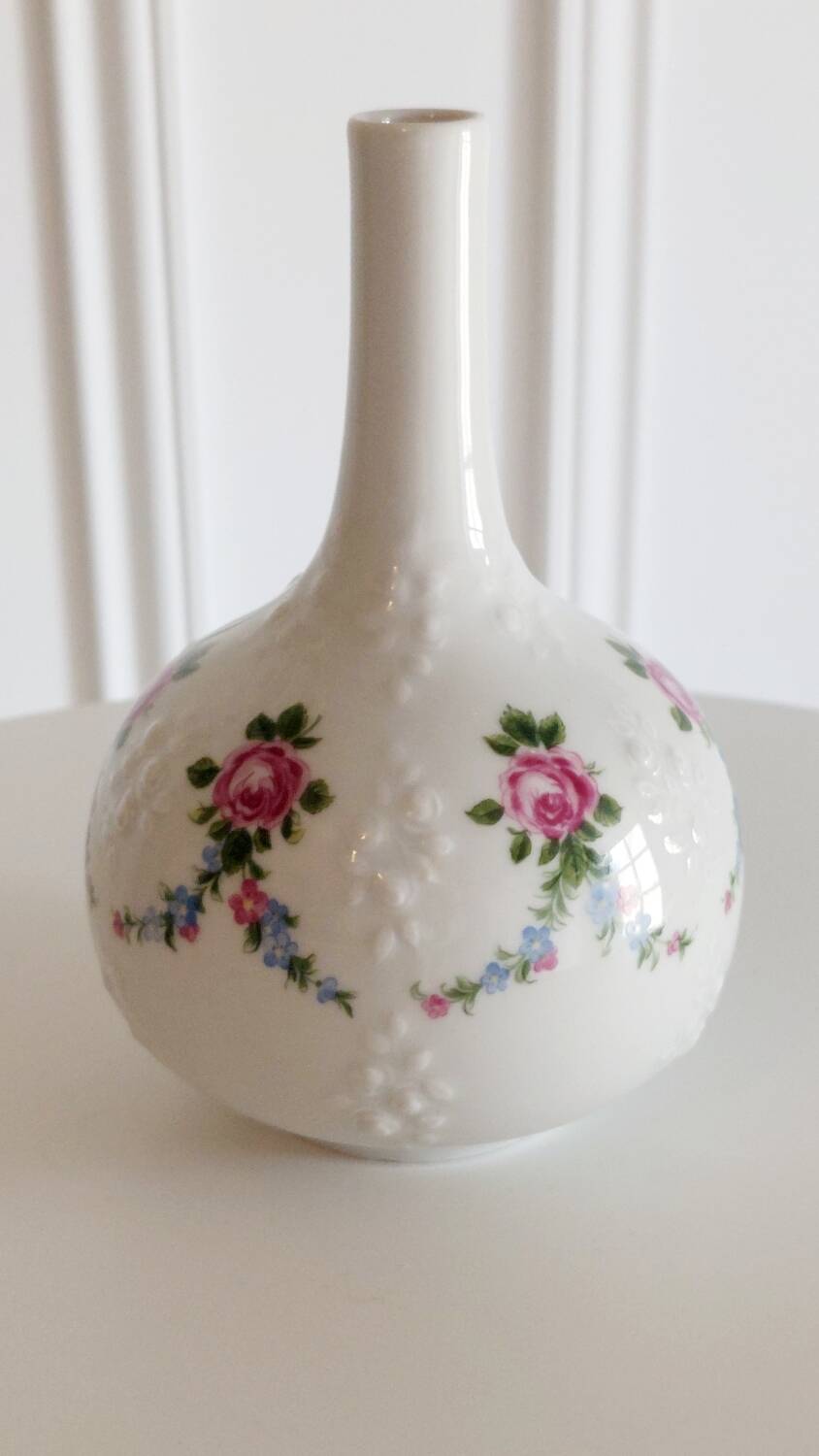 Wallendorf porcelain vase 1764, hand-painted floral decoration