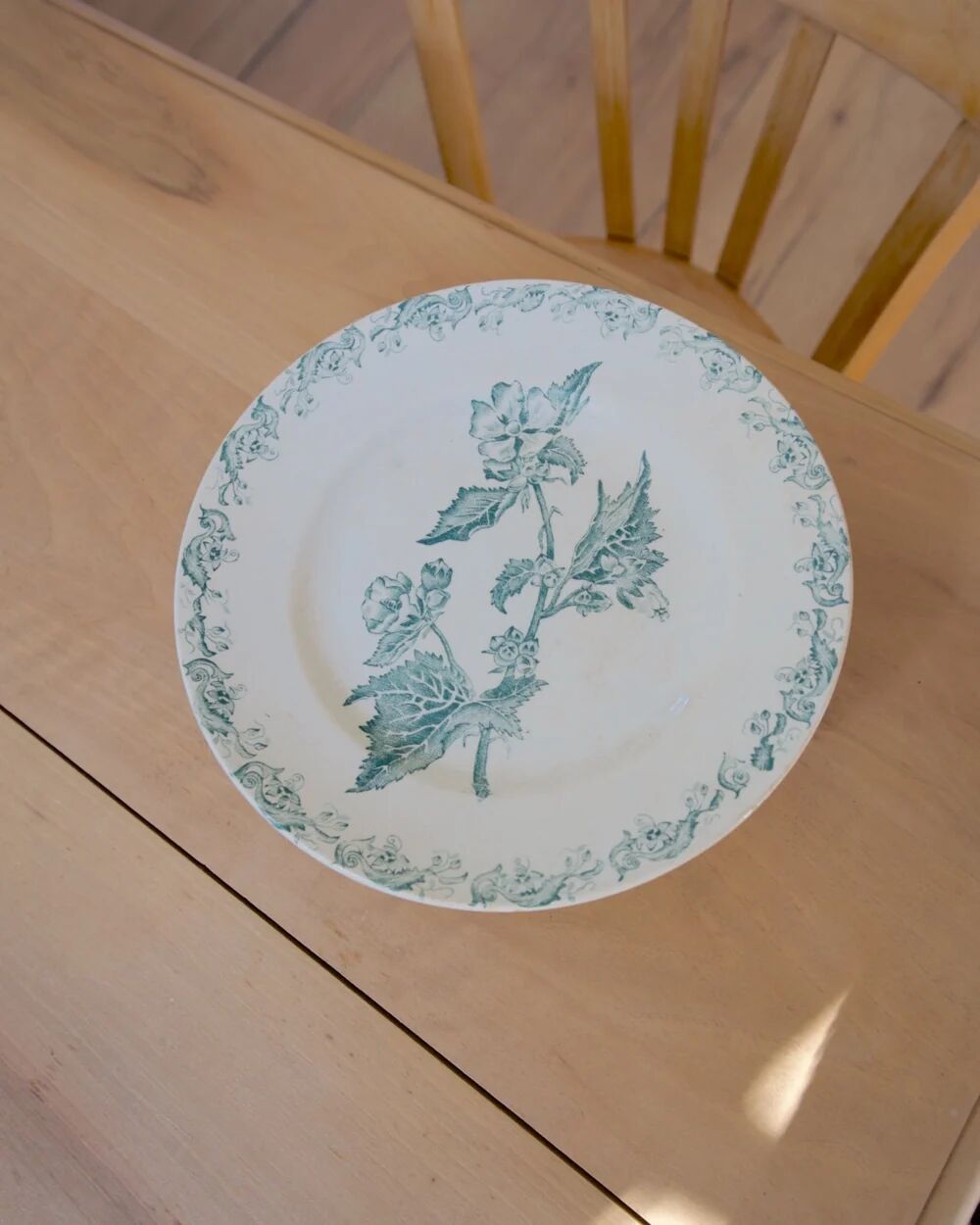 Green coupe on a porcelain base from Limoges