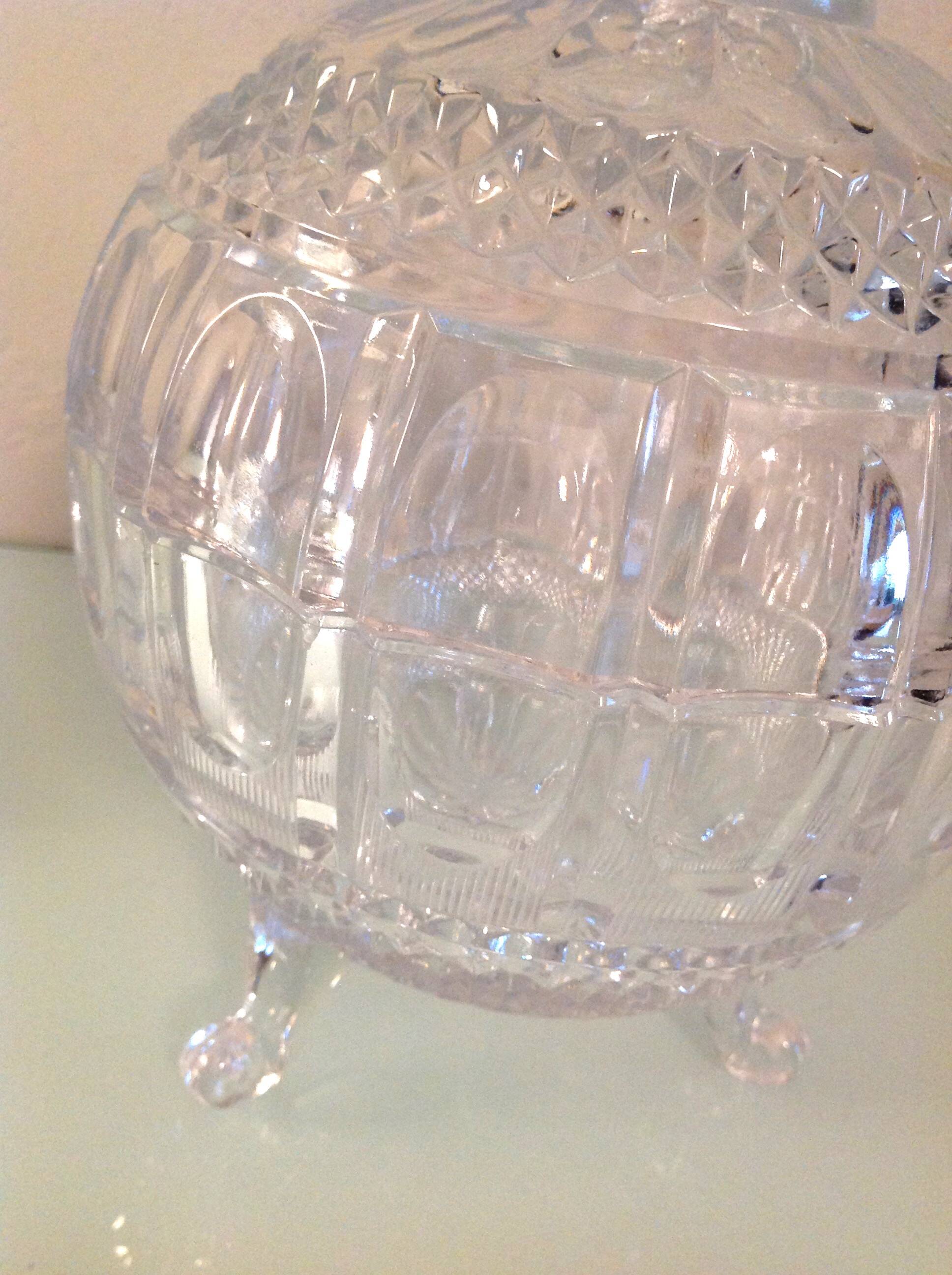 Globe candy box on tripod legs in chiseled glass / vintage 60s-70s