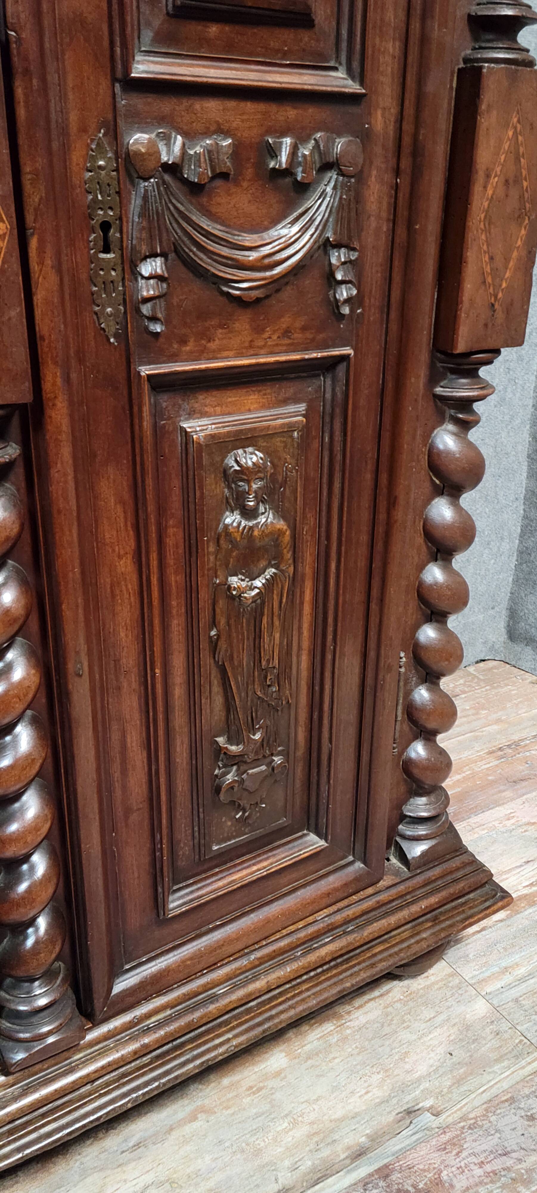 Renaissance style wardrobe in richly carved solid wood, 17th century