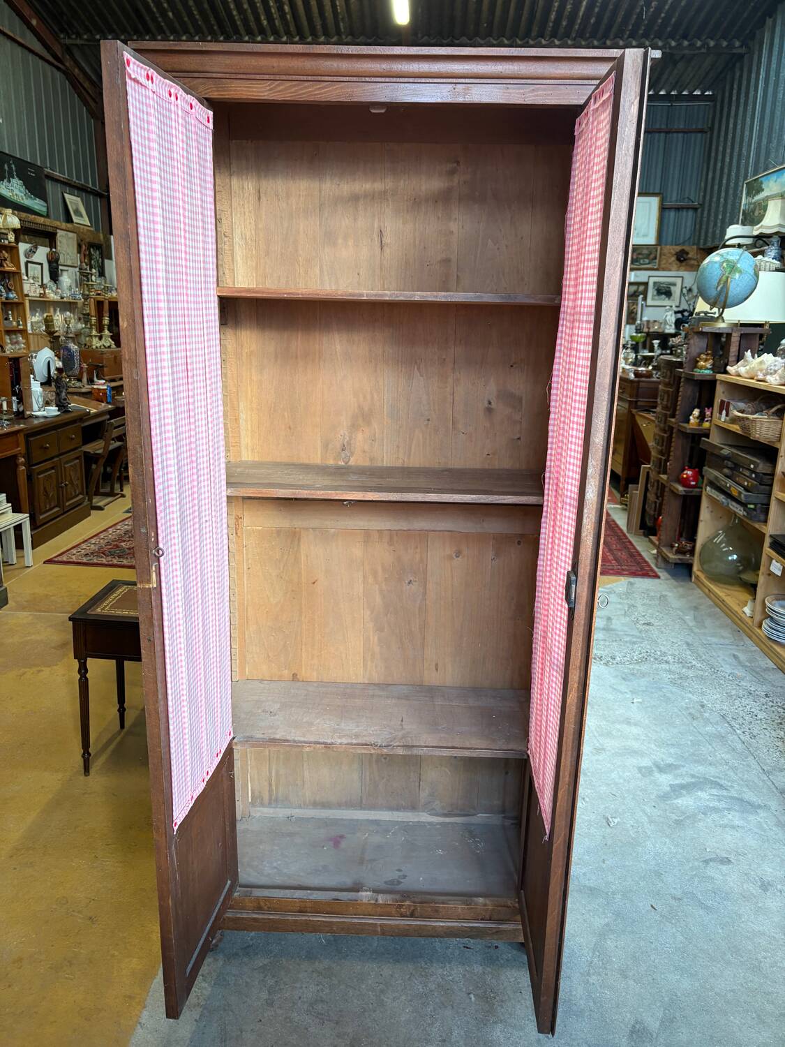 Ancienne Armoire parisienne vitrée en bois
