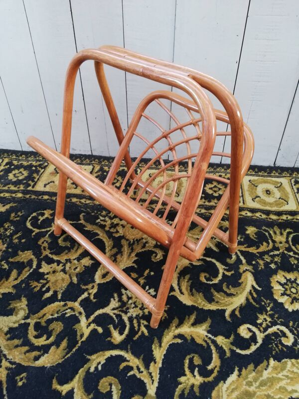 Porte revue vintage en rotin, tchèque