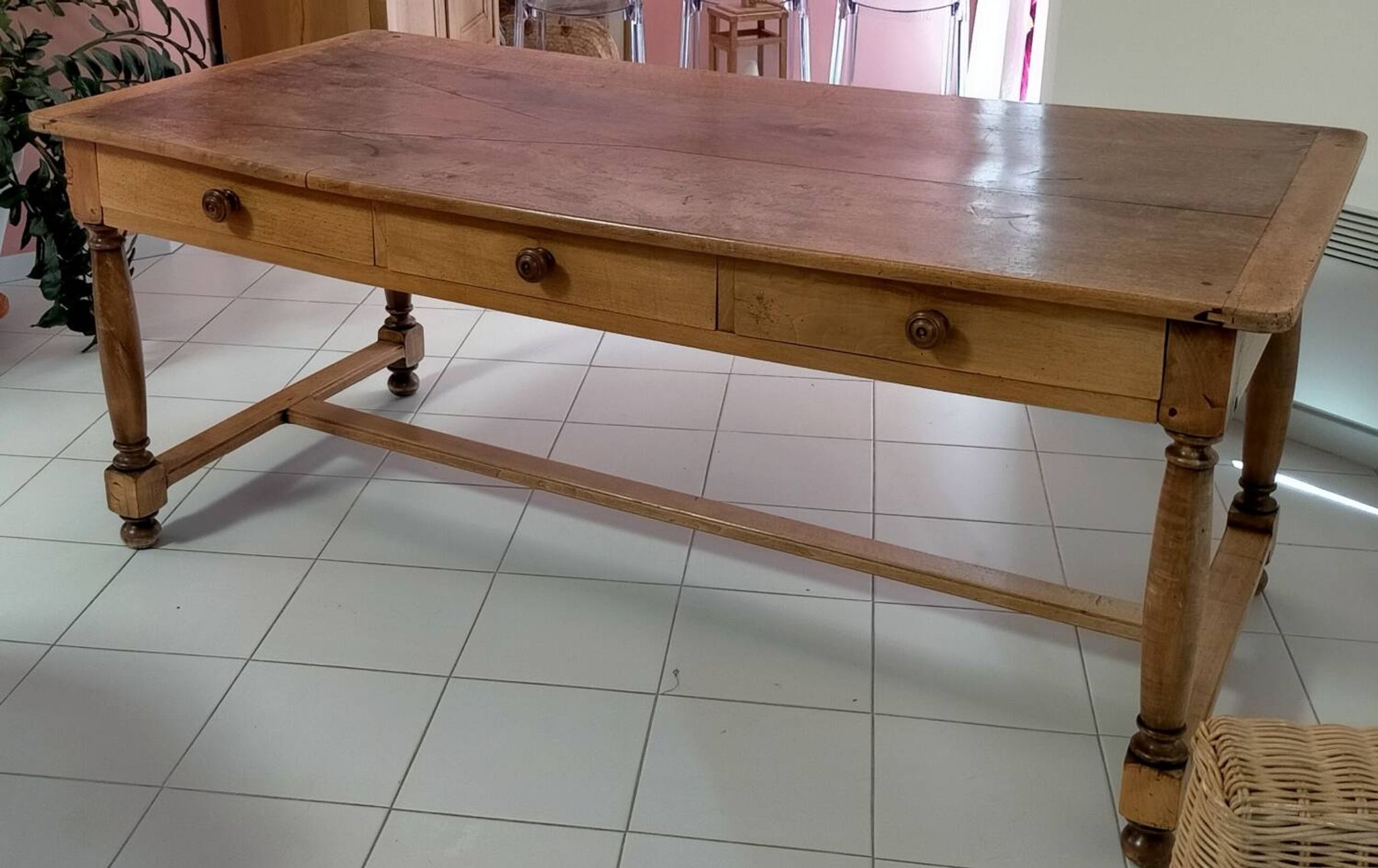 Farm table
