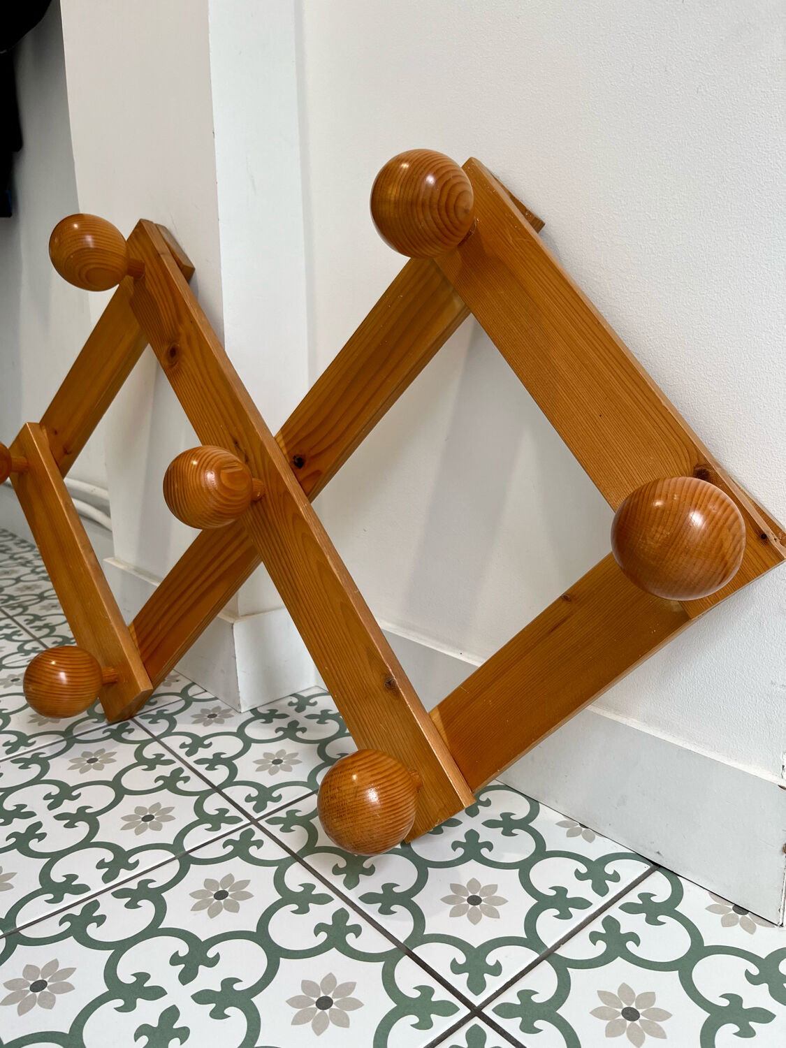 Pine accordion coat rack