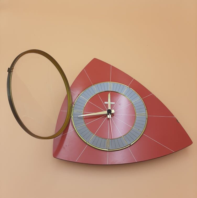 Triangular clock in red formica