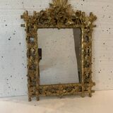 Miroir de style Louis XVI en bois sculpté et doré a la feuille d'or XIX siècle