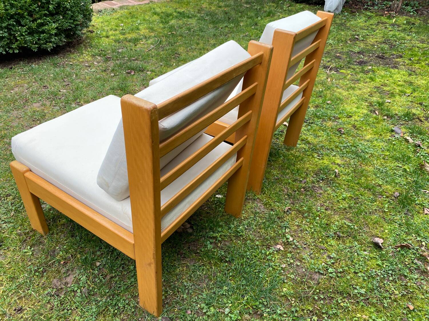 Pair of chalet-style lounge chairs in ecru cotton, circa 1960