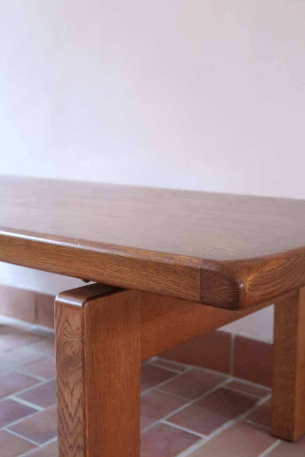 Large solid retractable coffee table