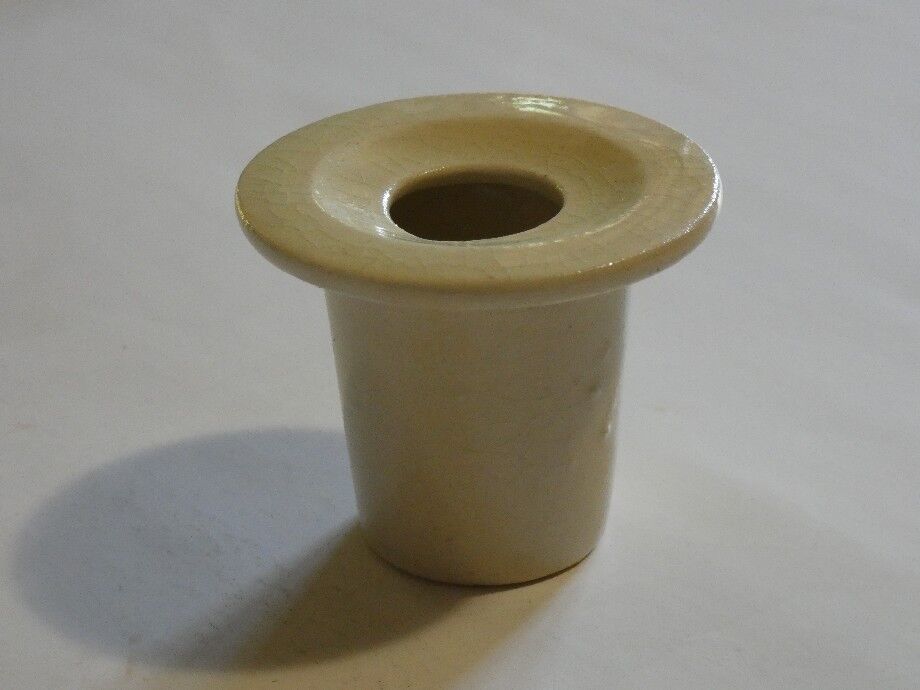 Off-white porcelain inkwell with well-curved bowl