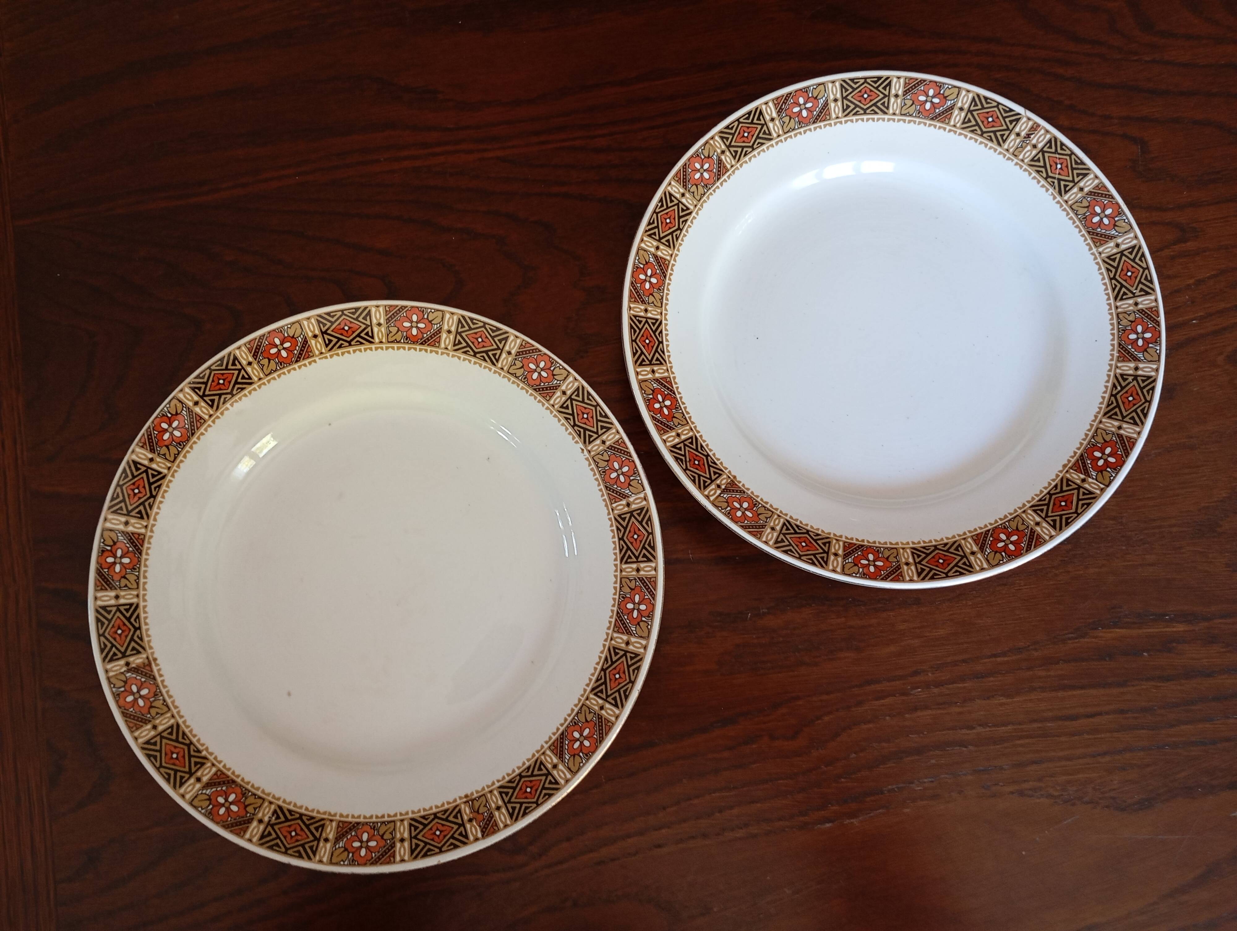 Pair of KG Lunéville "Vittefleur" pedestal dishes, early 20th century