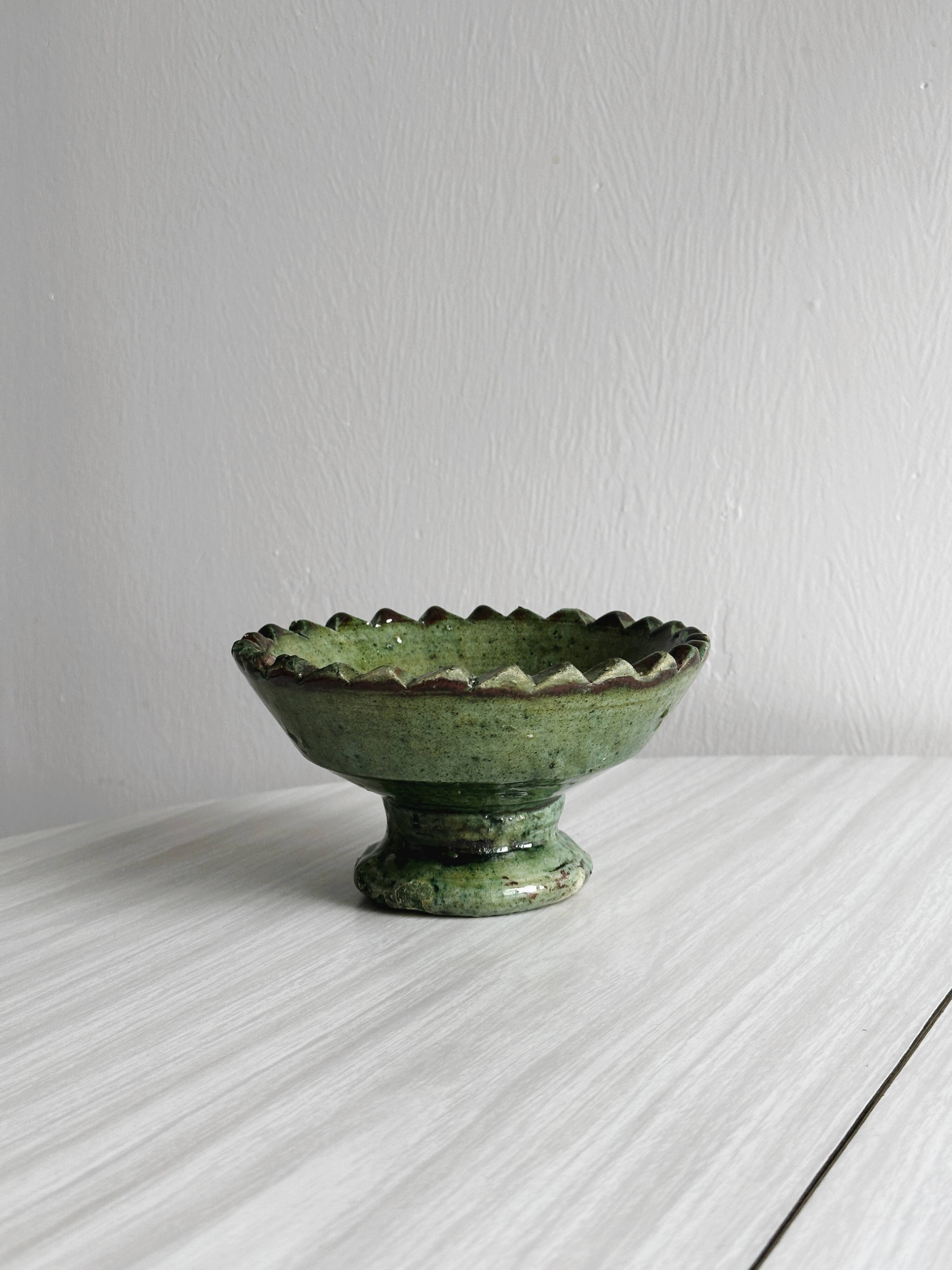 Petite coupe sur pied en céramique artisanale