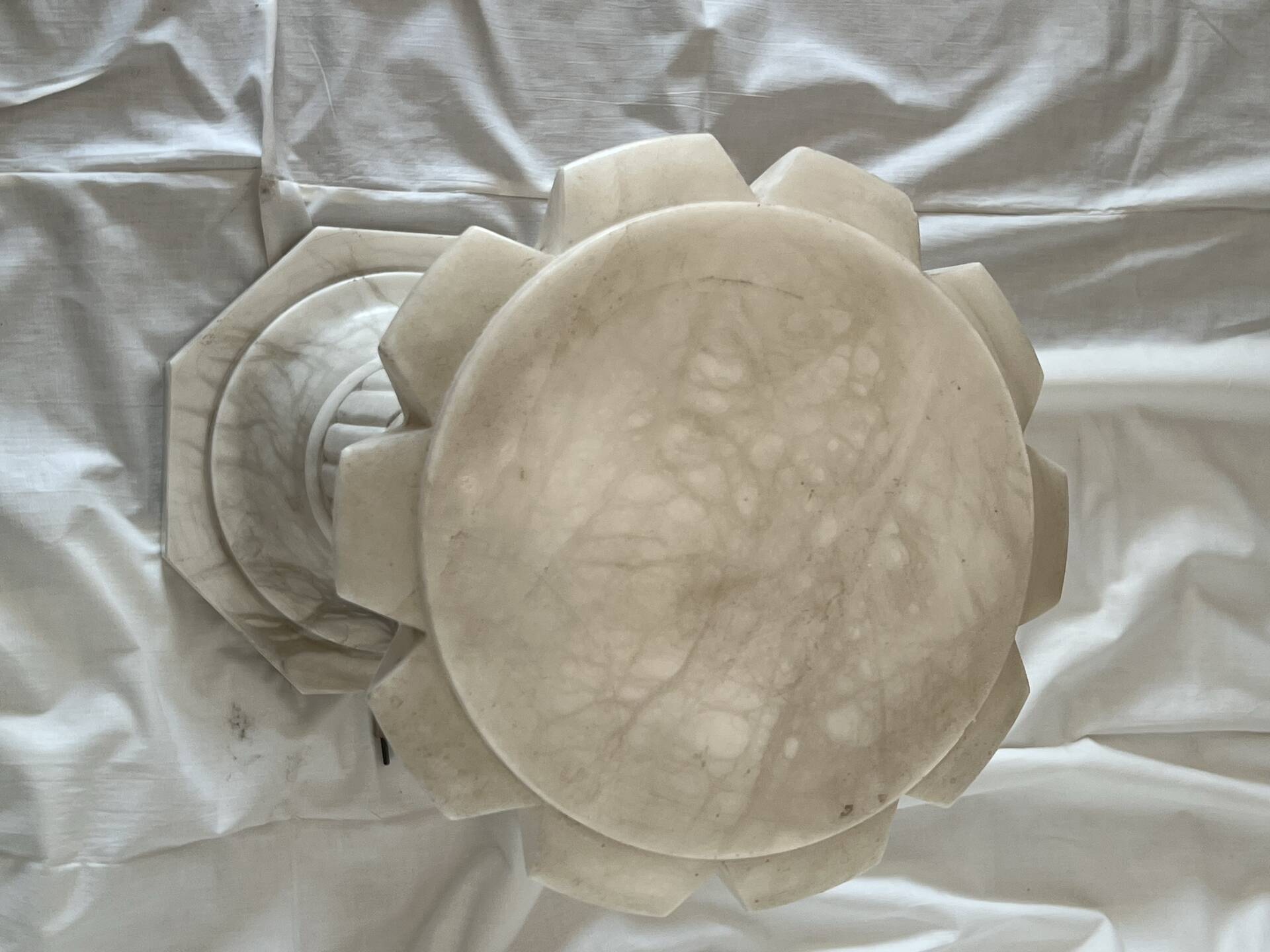 Luminous column in alabaster