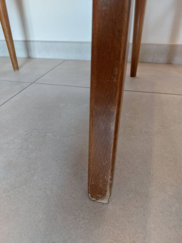 2 chaises scandinaves