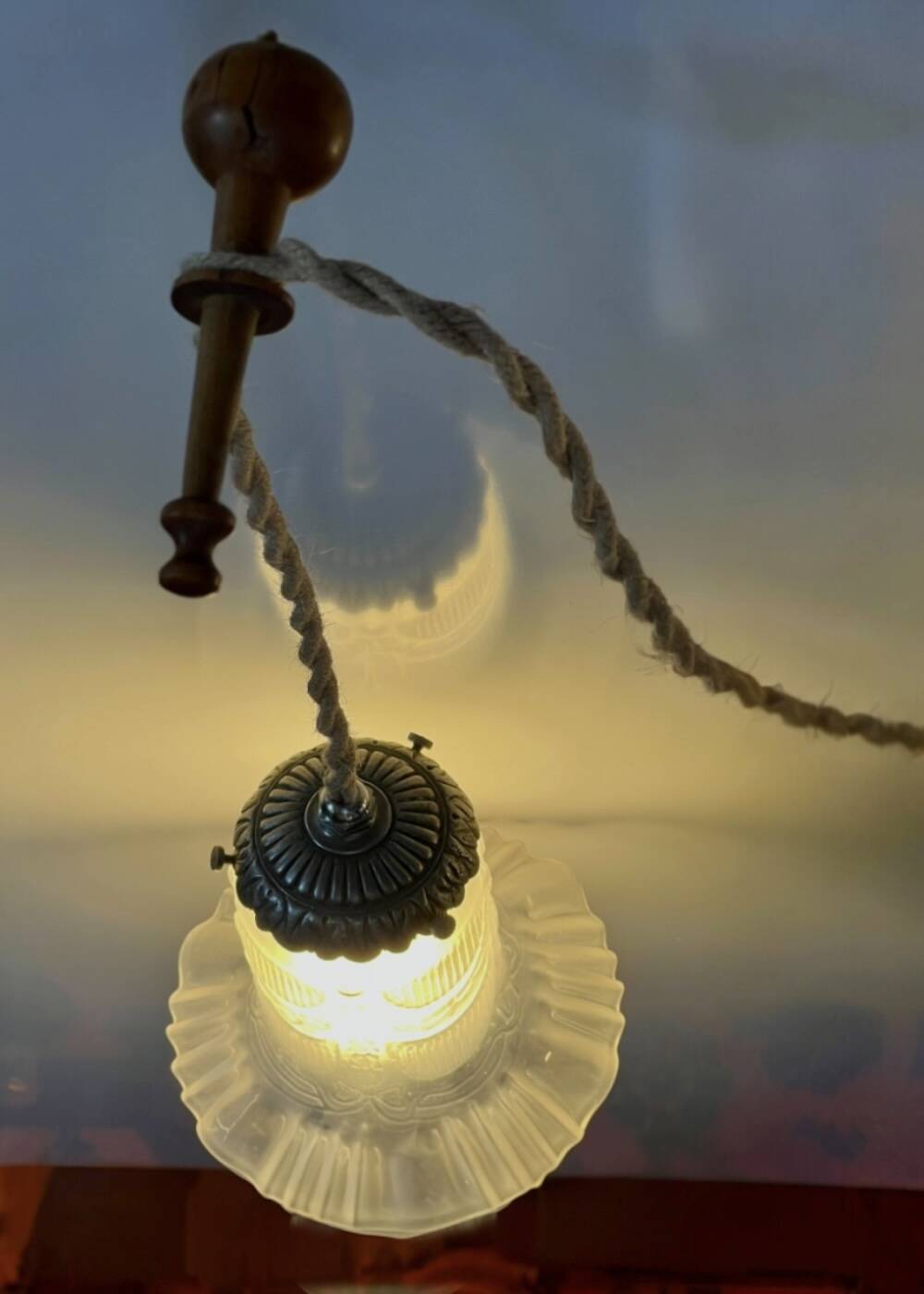 Pair of Art Deco lamps with boxwood hooks