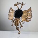 Miroir en fer doré de style néogothique espagnol avec dragon à deux têtes