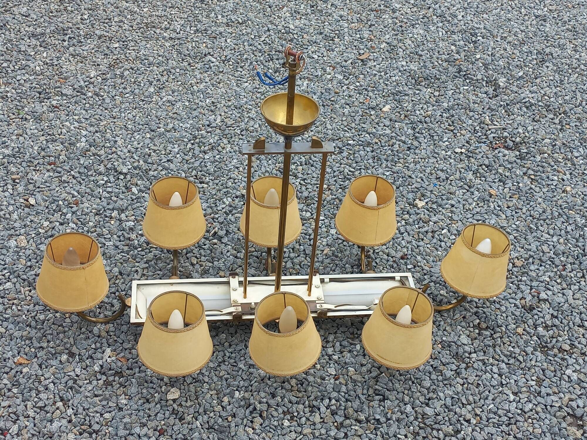 Vintage chandelier in gilded brass, chromed metal and plexiglass from the 1950s