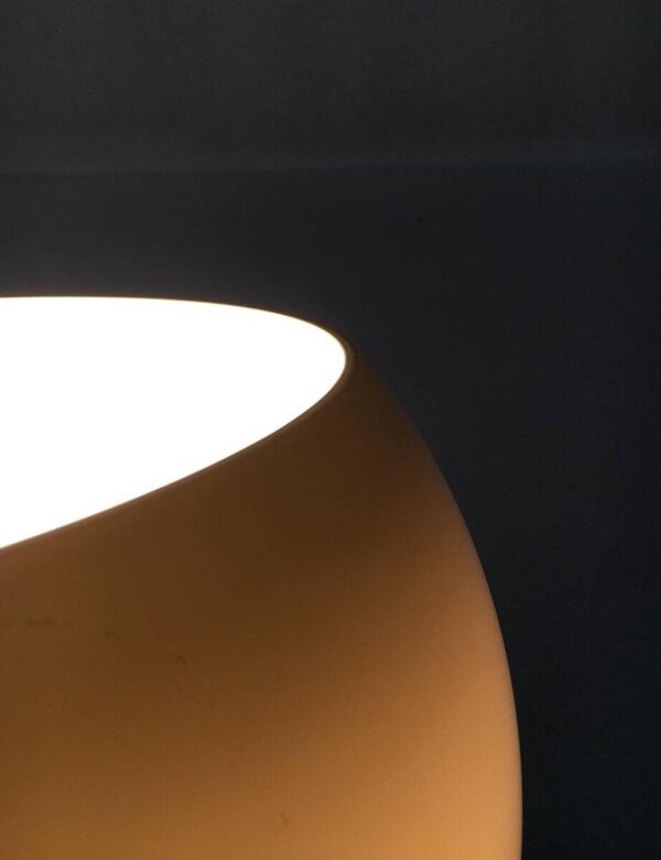 Lampe sur pied Flash de l'ère spatiale italienne du milieu du siècle par Guzzini