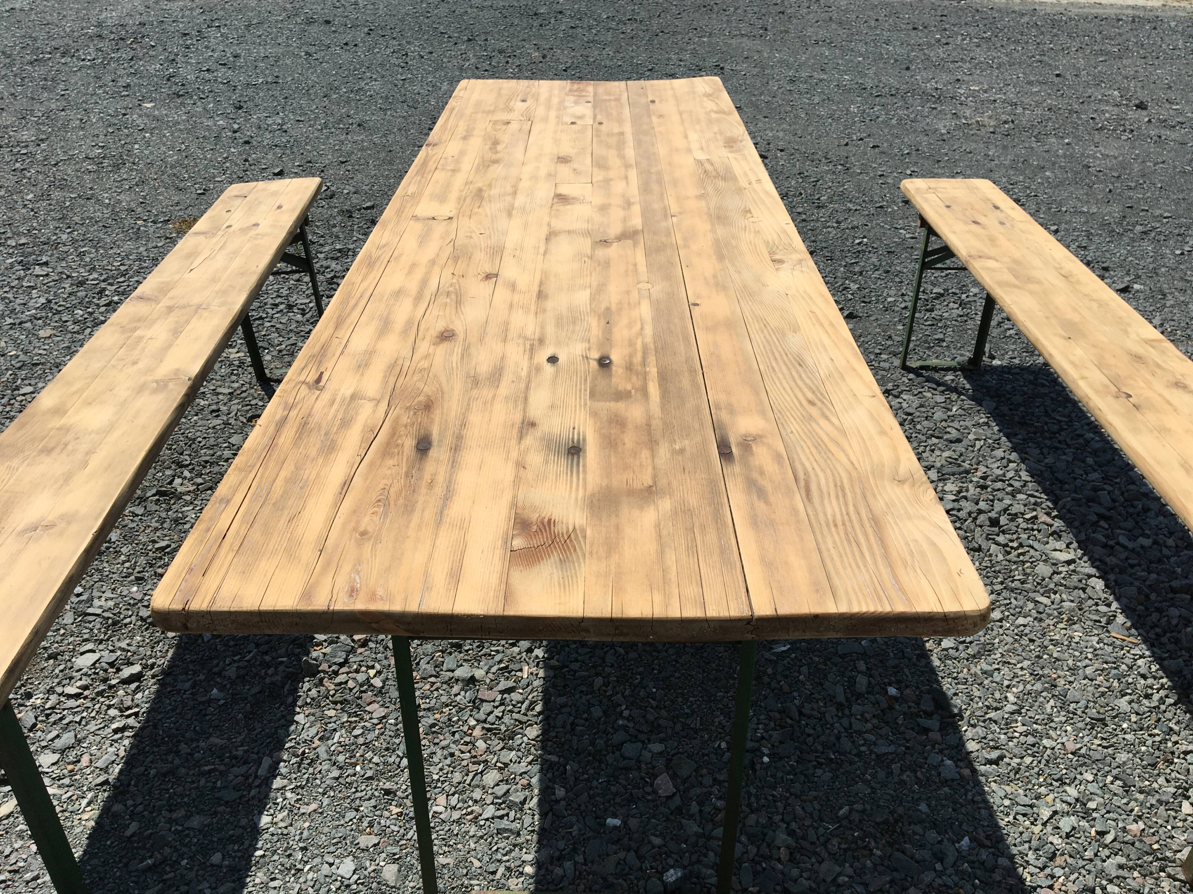 Guinguette table and its 2 benches