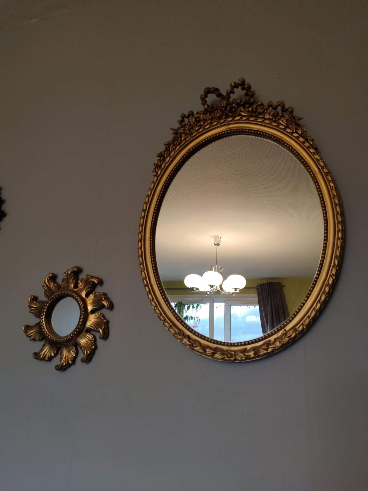 Louis XVI mirror in gold resin decorated with knots 44x62cm