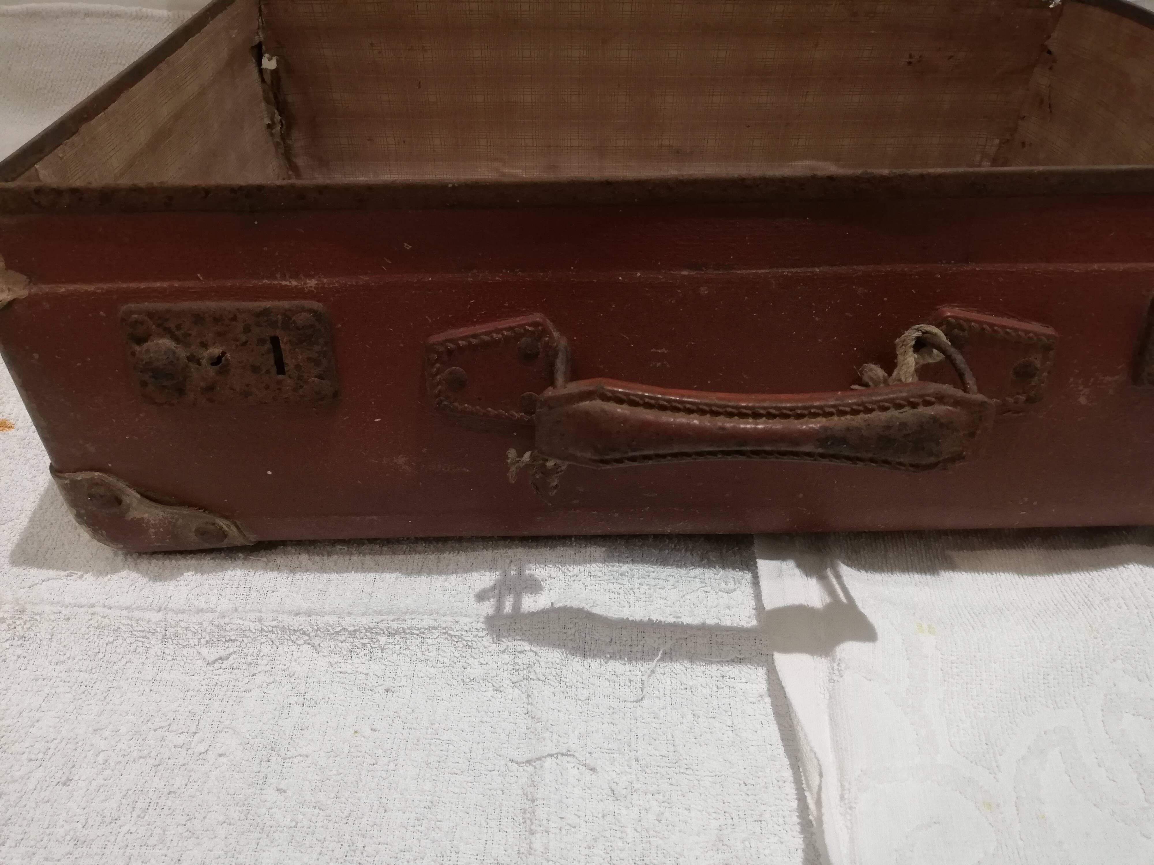 Pretty vintage suitcase patina