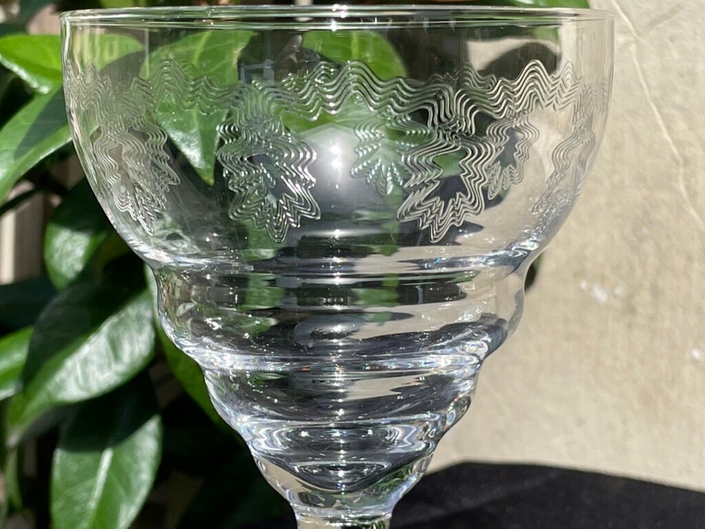 6 Wine glasses – Guilloche crystal