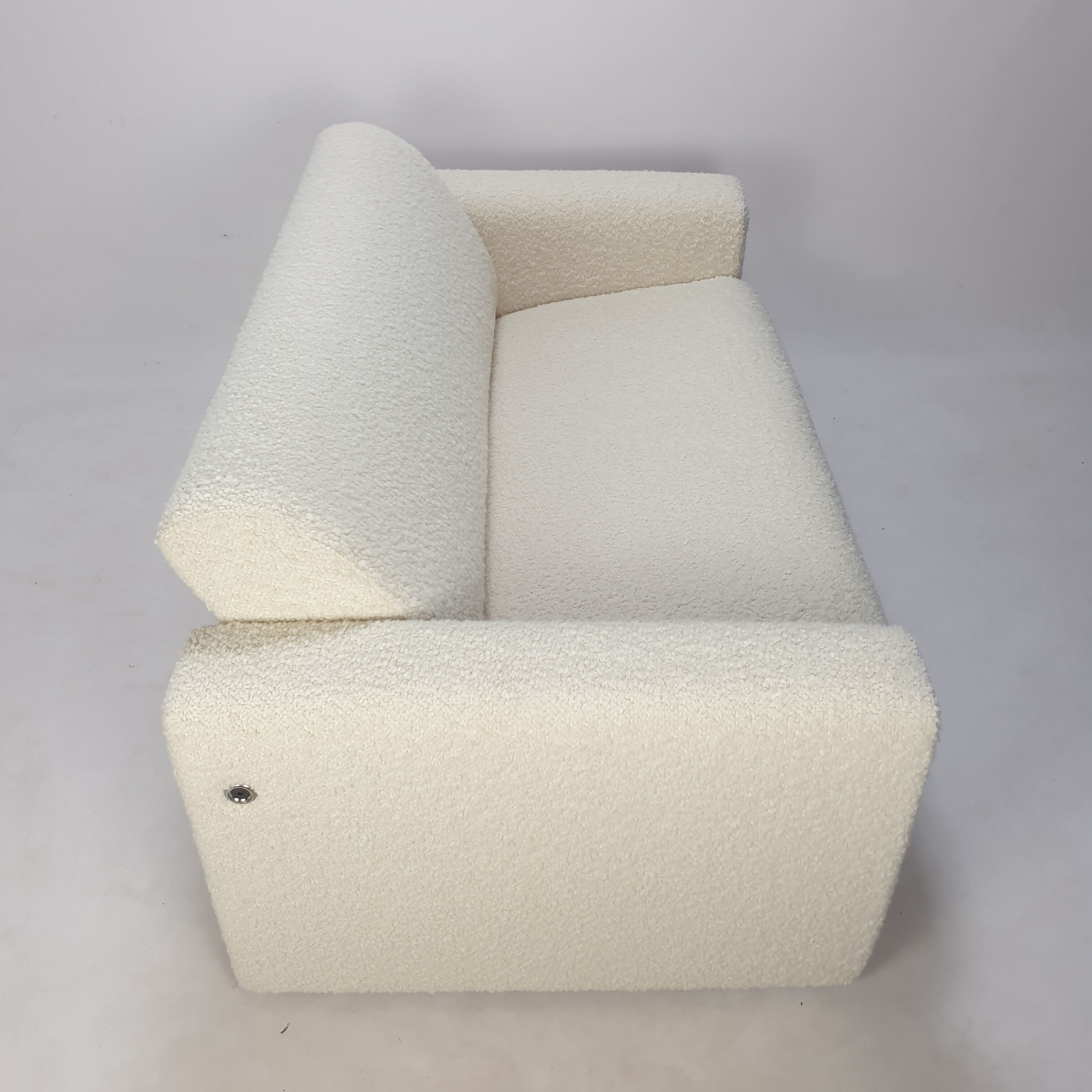 Two-seater sofa Model 691 by Artifort, 1980s.